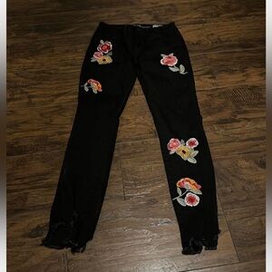 Rock&indigo women’s black floral embroidered jeans size 8